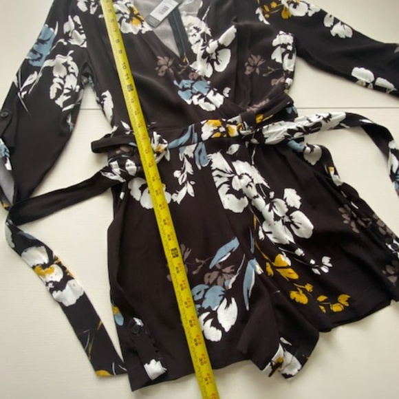 NEW Yumi Kim Floral Liz Romper in Love Triangle Size Small - Picture 17 of 17